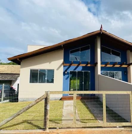 Aluga-se casa na Encantada em Garopaba com 2 quartos em rua sem saída perto da Montanha Encantada