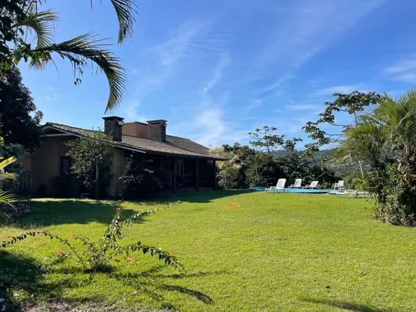 Casa com vista para Lagoa e Terreno de 1250m² na Praia do Rosa