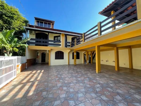 Casa à Venda a poucos metros da praia - Barra da Ibiraquera