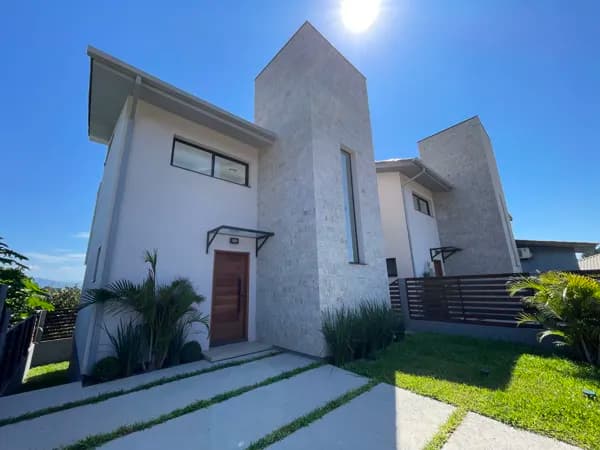 Casa nova à Venda na Praia do Rosa SC
