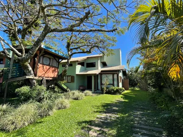 Casa à Venda às margens da Lagoa - Praia da Ferrugem SC