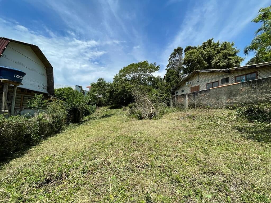 Terreno em região central da Praia do Rosa com 480m2