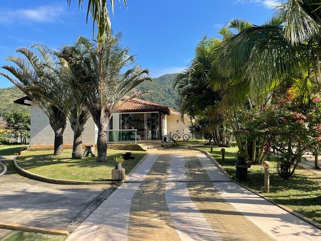 Ótima casa à venda na Ressacada com amplo terreno de 1.580m2