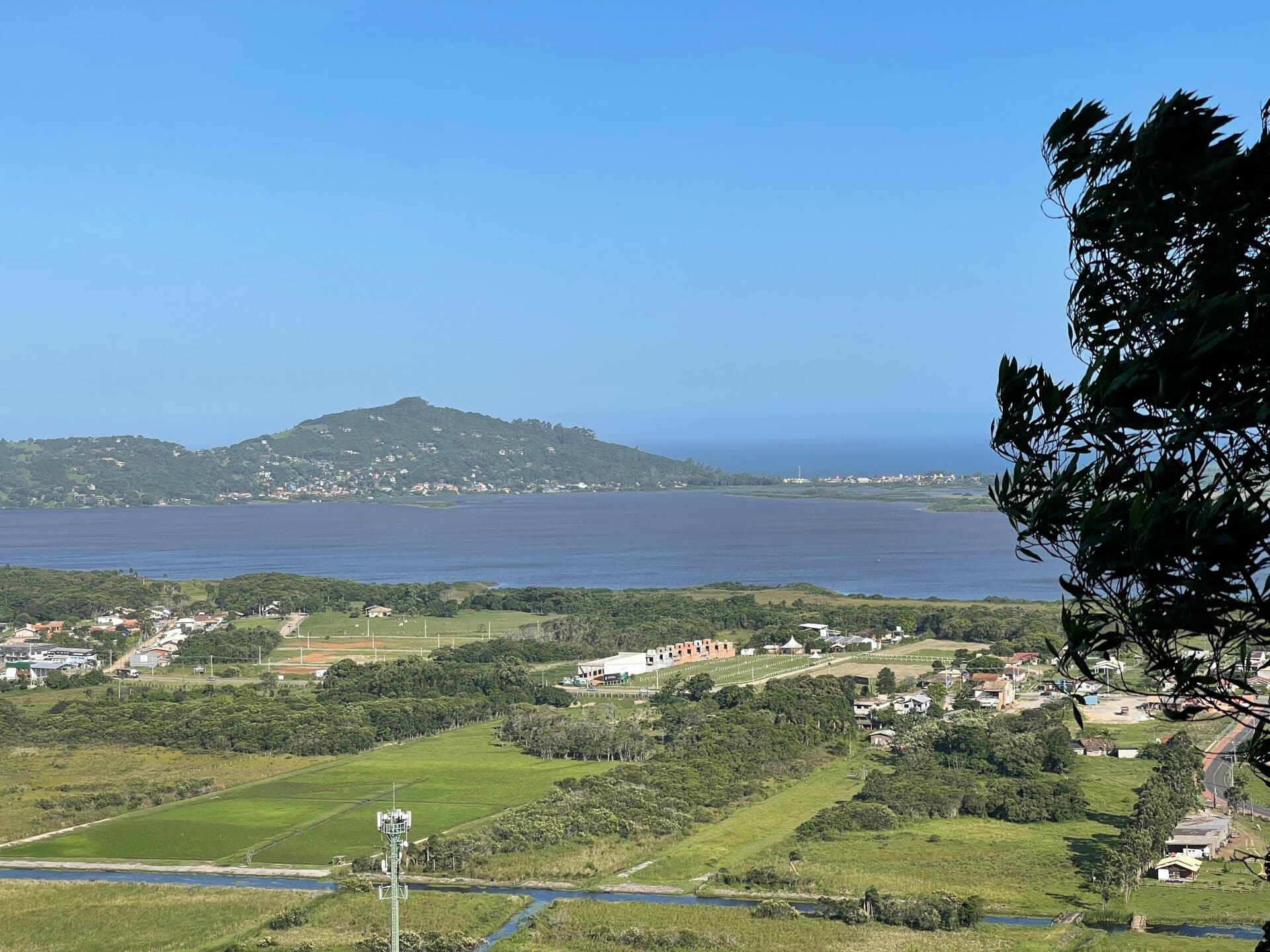 Terreno em Condomínio Privado com vista para Lagoa e Mar