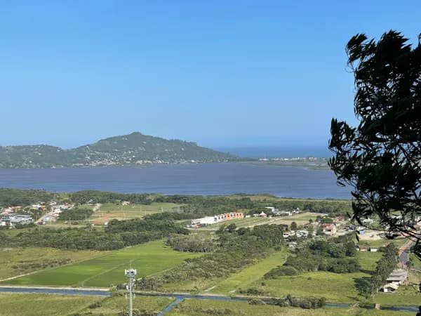 Terreno em Condomínio Privado com vista para Lagoa e Mar