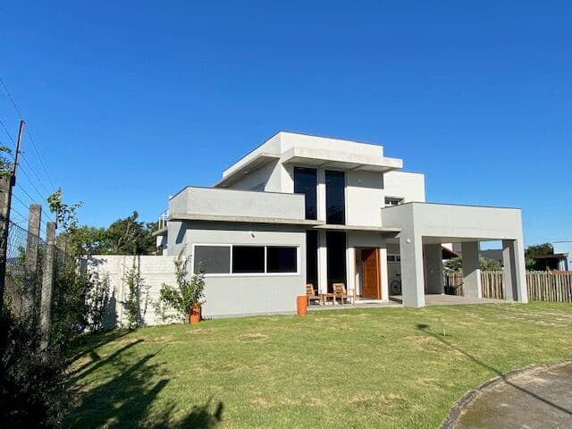 Uma bela casa à venda no condomínio Lagoa Azul com 3 suítes