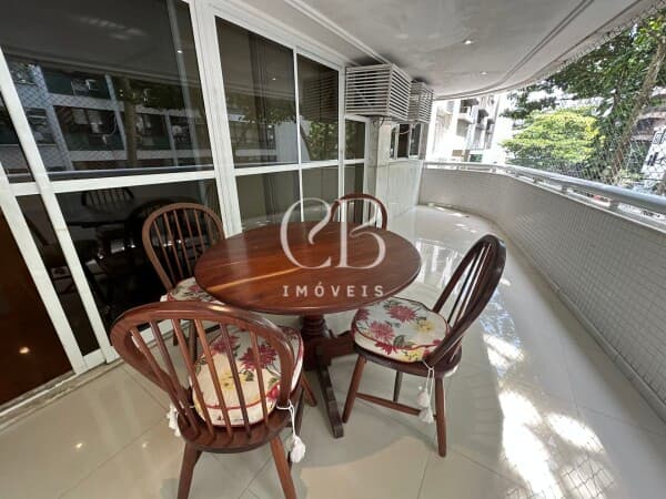 Leblon - Apto com varanda - 120 m - 2 vagas