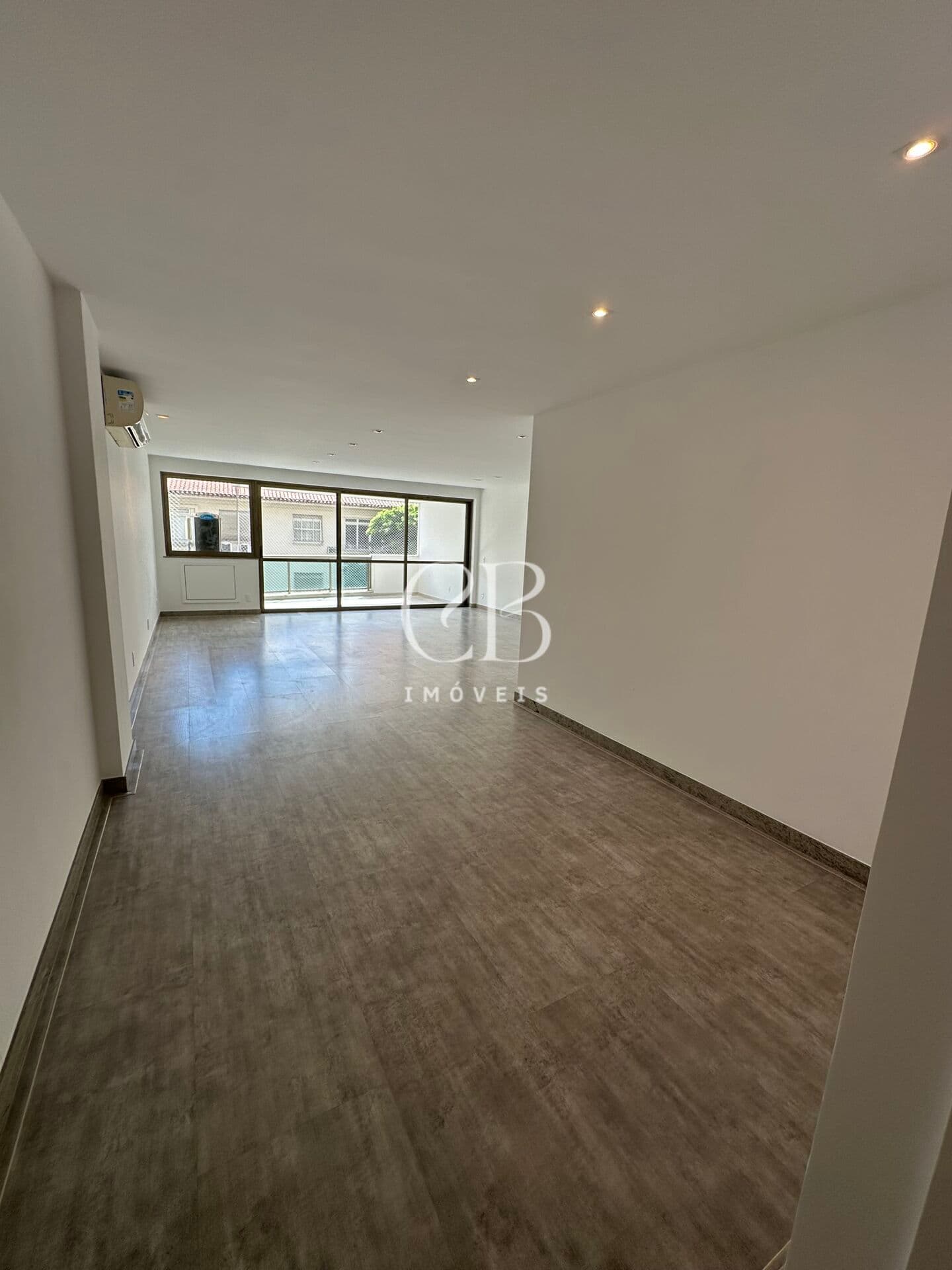 Leblon - 192 m - 3 Stes - 2 Vgs - Varandão e Lazer com Piscina