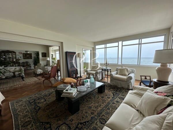 Apartamento Padrão Com Vista Mar