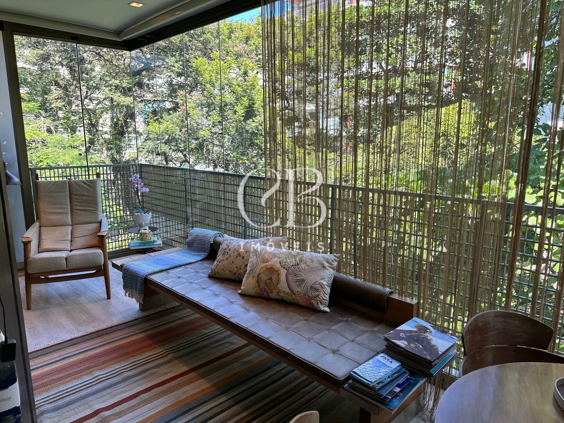 Leblon - Novo - Mobiliado - 86 m - Vg - Varanda - Vista Bucólica - Lindo!!!