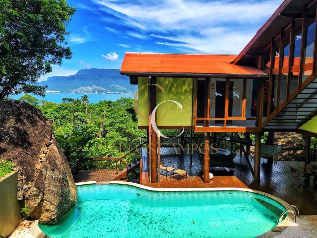Casa em condomínio à venda no bairro Vila - Ilhabela/SP, Região Central