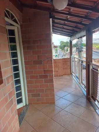 Oportunidade no Bairro Icaivera – Betim! Imóvel com 3 Moradias + Loja