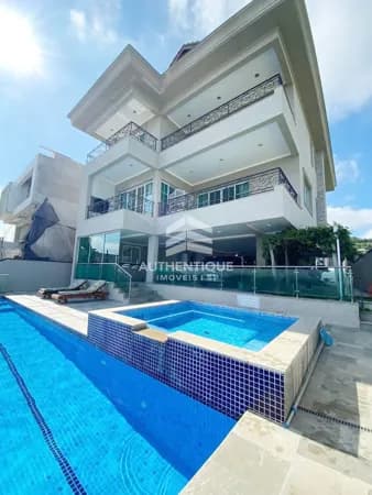 Casa de Condomínio em Santana de Parnaíba - Alphaville