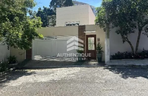 Casa Padrão Em Leilão