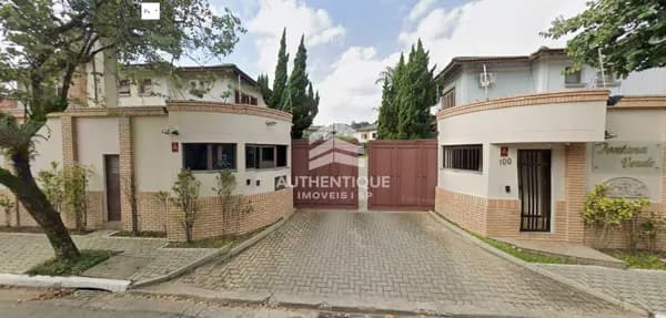 Casa em Condomínio Em Leilão