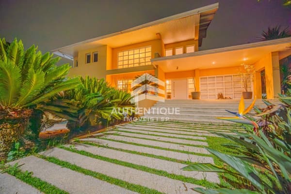 Casa em Santana de Parnaíba - Alphaville