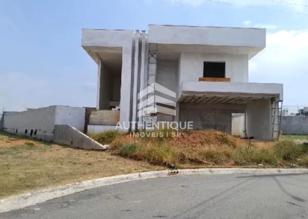 CASA EM LEILÃO