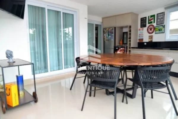 Casa de Condomínio em Santana de Parnaíba - Alphaville