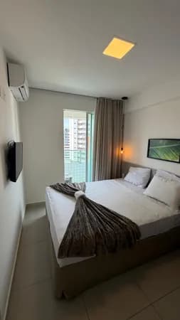 02 quartos sendo um suíte, mobiliado e nascente, na Ponta Verde