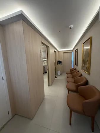 Sala comercial mobiliada e com planejados, disponível para venda, no Harmony Farol