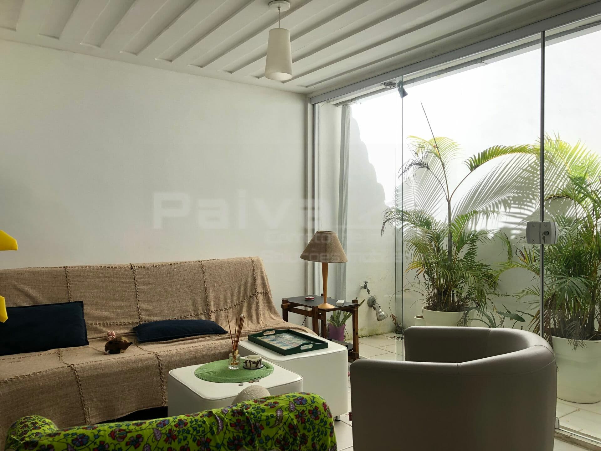 APARTAMENTO GARDEN em condomínio estilo Mediterrâneo, na charmosa Praia dos Ossos,