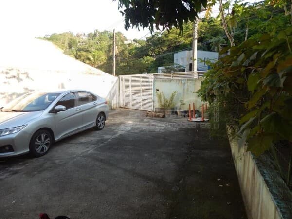Ótima casa 03 quartos com suíte e piscina, ao lado da Pestallozzi