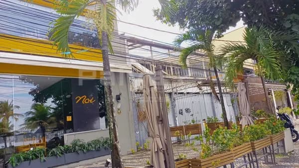 Lojão em São Francisco, de frente para a Praia
