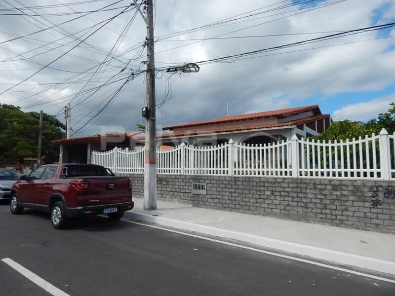 Excelente casa com 3 quartos (suíte) e anexo, próxima à praia