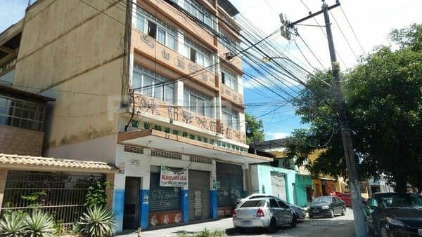 Prédio inteiro. Residencial/Comercial com 12 aptos e 01 Loja