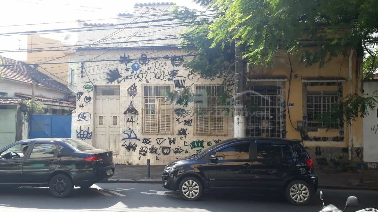 Área Comercial - ideal para estacionamento ou para construção de prédio residencial ou comercial.