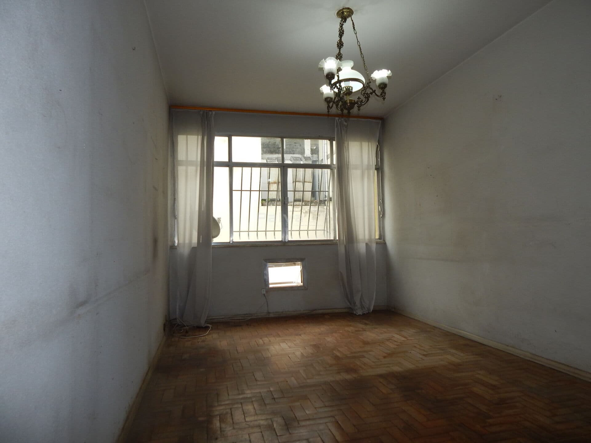 Apartamento 02 quartos, com vaga, no Centro de Niterói