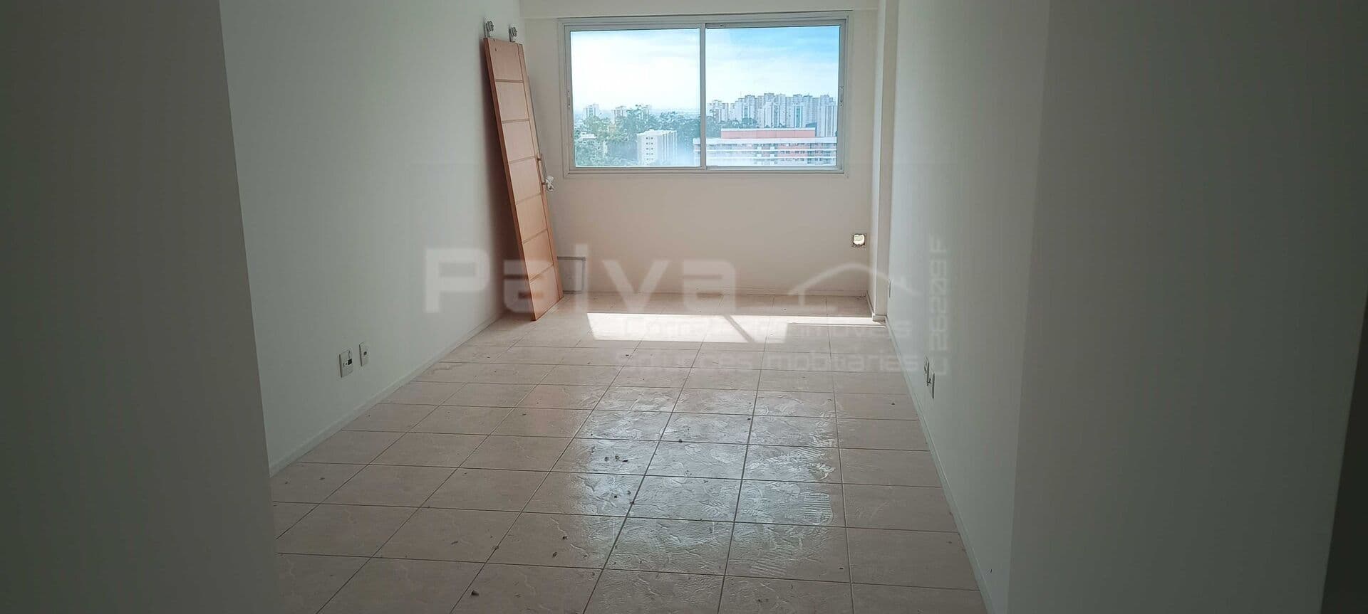 Sala Comercial, em prédio com ótima infraestrutura, em São Gonçalo