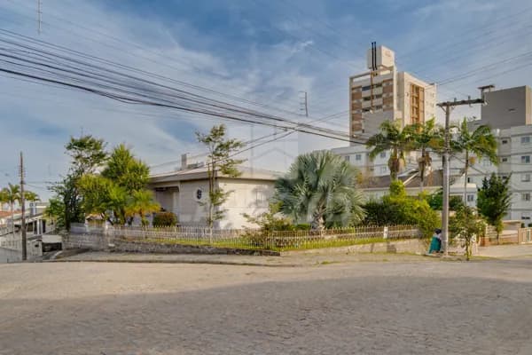 Casa à venda em região urbana com boa mobilidade