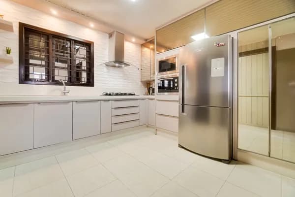 Casa mista à venda com edícula, espaço gourmet e escritório