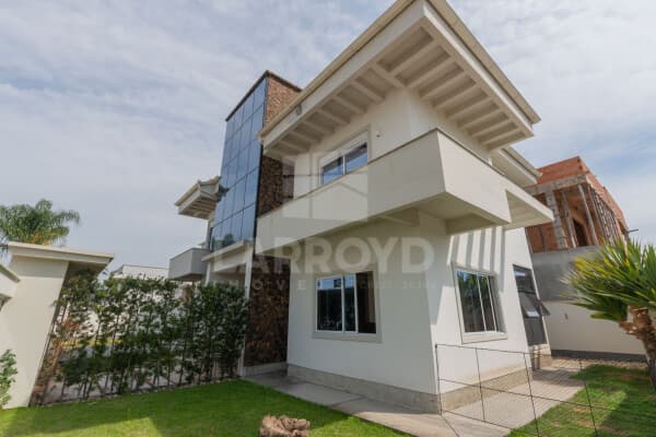 Casa à venda com área externa em região residencial