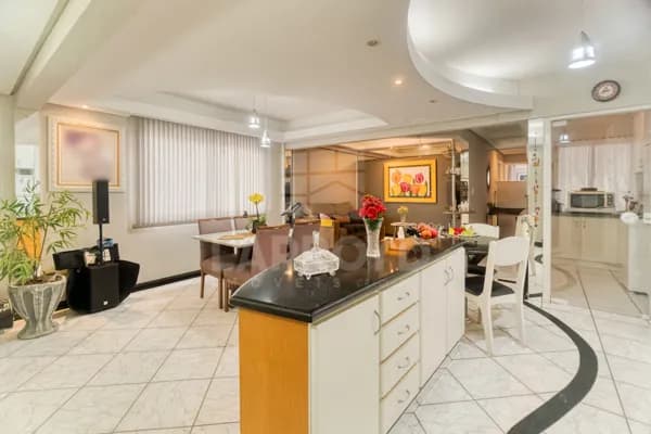 Apartamento semimobiliado à venda no Edifício Glaucia