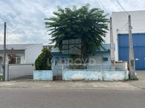 Casa à venda com terreno 11 x 30 metros