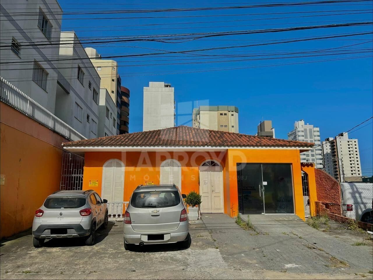 Casa comercial à venda para atendimento e serviços