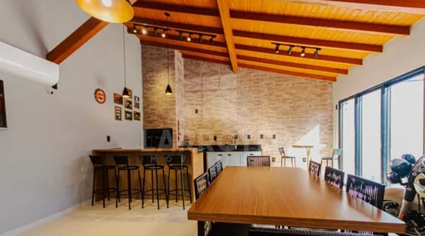 Casa à venda com espaço gourmet e móveis sob medida