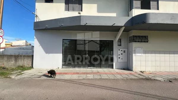 Sala comercial, próx. Av. Marcolino M. Cabral, alugada, rentabilidade de 0,5%am