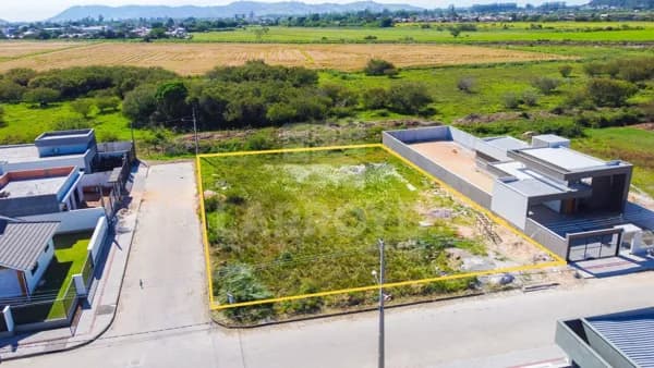 Terreno de esquina à venda no Loteamento Jardins de Pádova