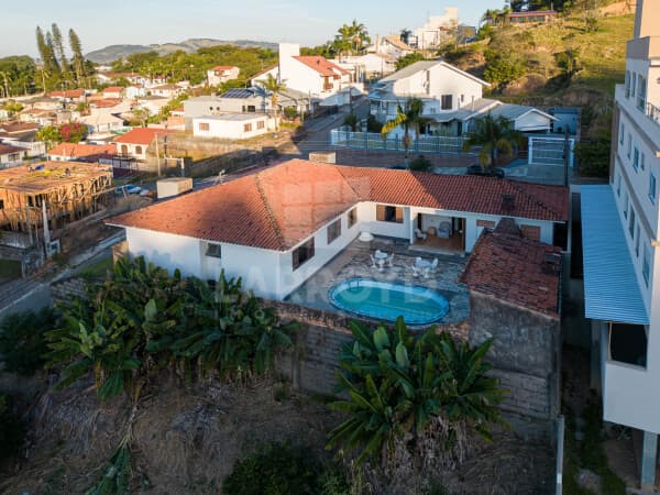 Casa à venda com estrutura residencial funcional
