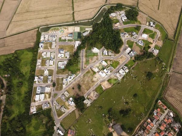 Terreno à venda no Condomínio Quinta do Lago