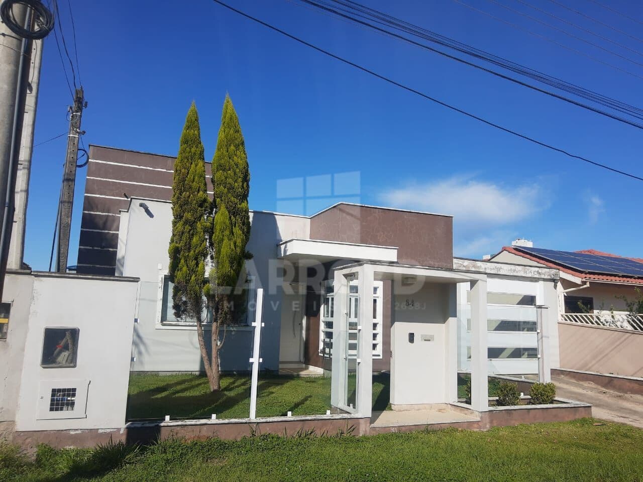 Casa com edícula à venda