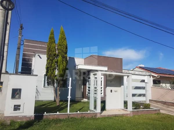 Casa com edícula à venda