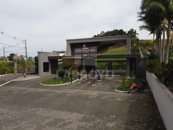 Terreno à venda no Condomínio Quinta do Lago