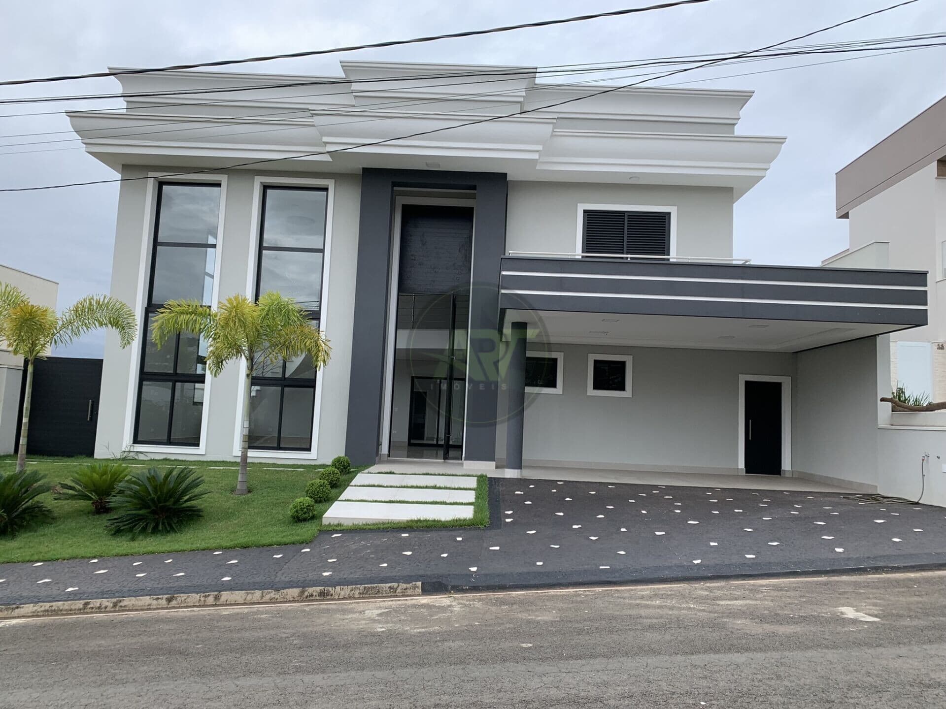 Casa Sobrado em Condomínio 5 Dormitórios Suítes - Alto Padrão