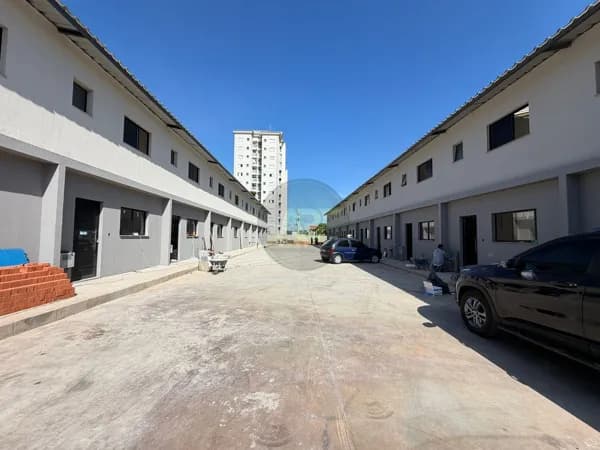 Sobrado no Condomínio Residencial Quartzo em Americana/SP.
