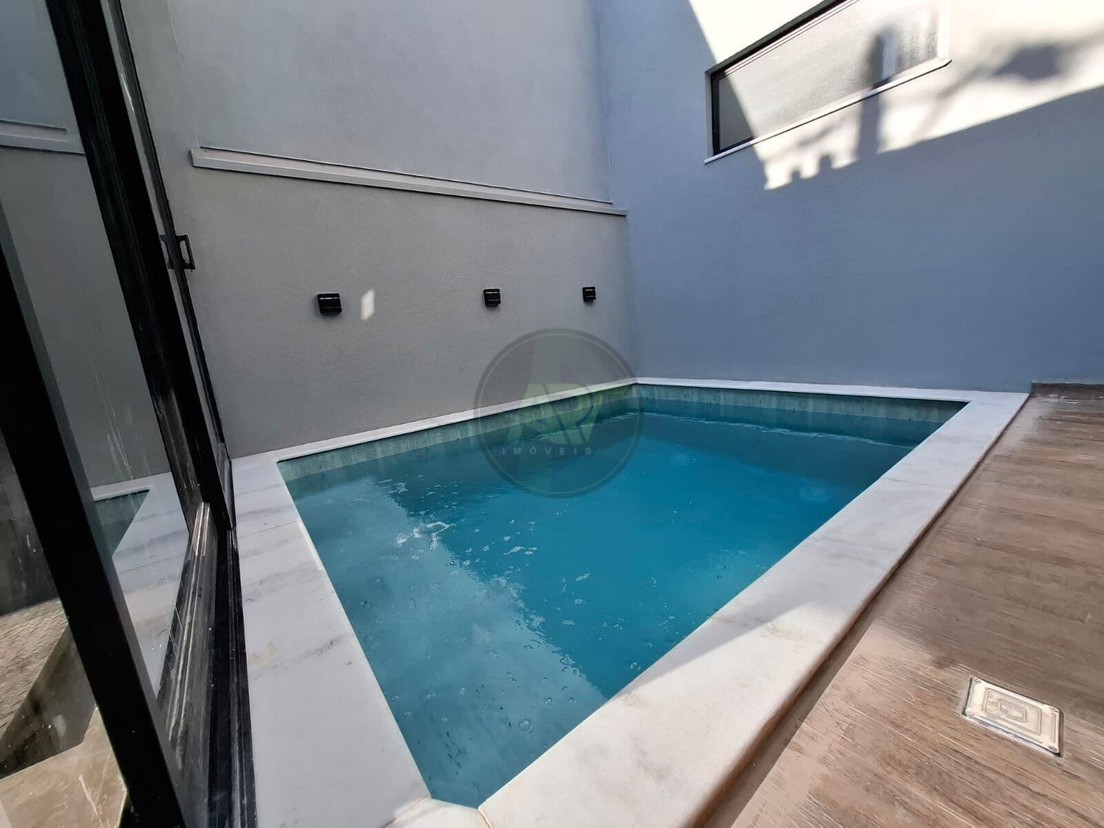 CASA EM CONDOMÍNIO FECHADO