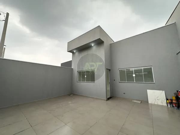 Casa com 75m² de Construção á venda.